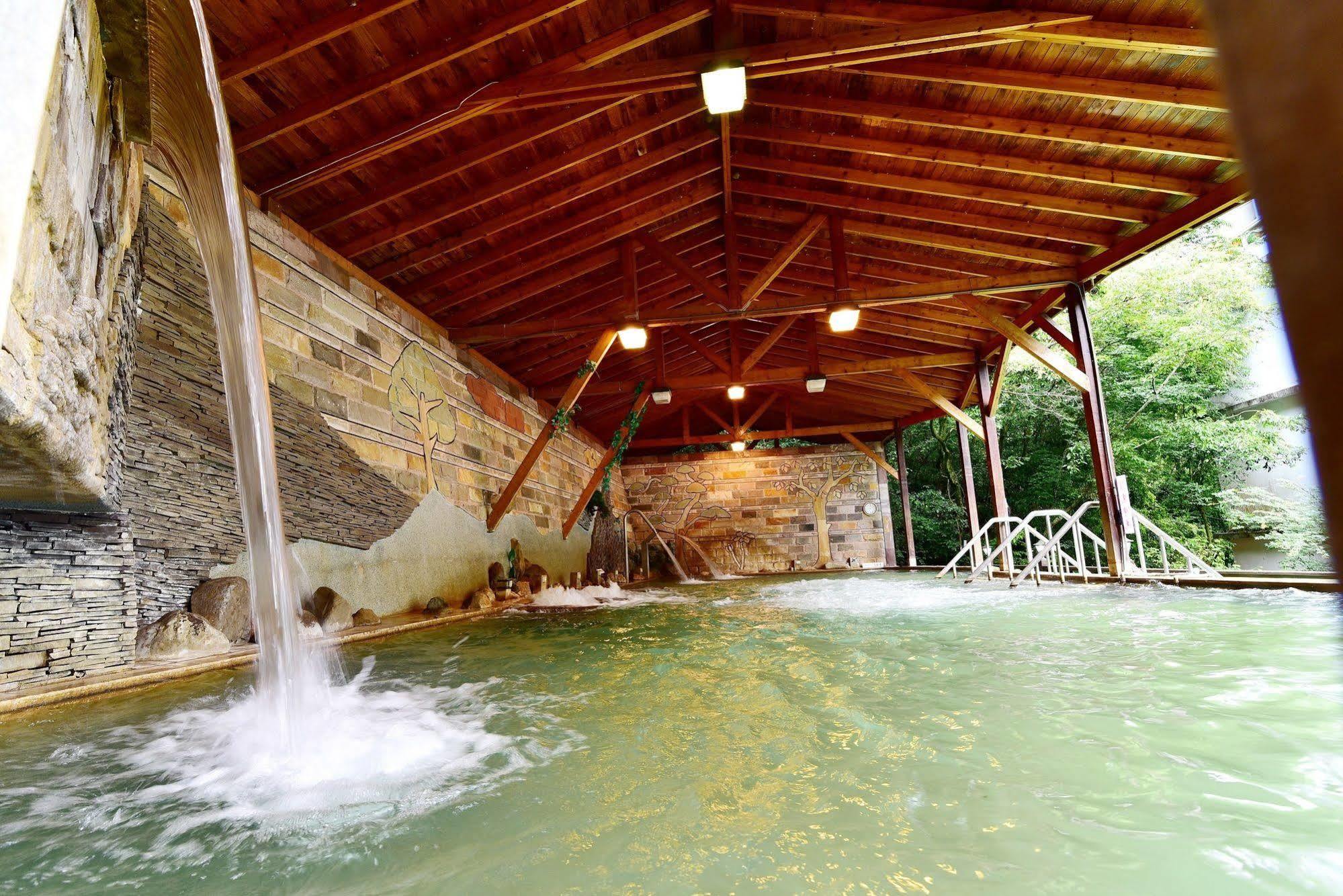 Jenq Yang Hotspring Hotel Renai Eksteriør bilde